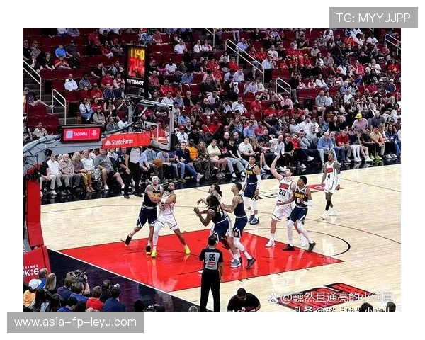 休斯敦火箭被包夹时，阿尔佩伦申京精准分球