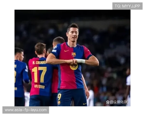 巴萨莱万禁区背身回做队友低射得分，展现顶级球员素质！